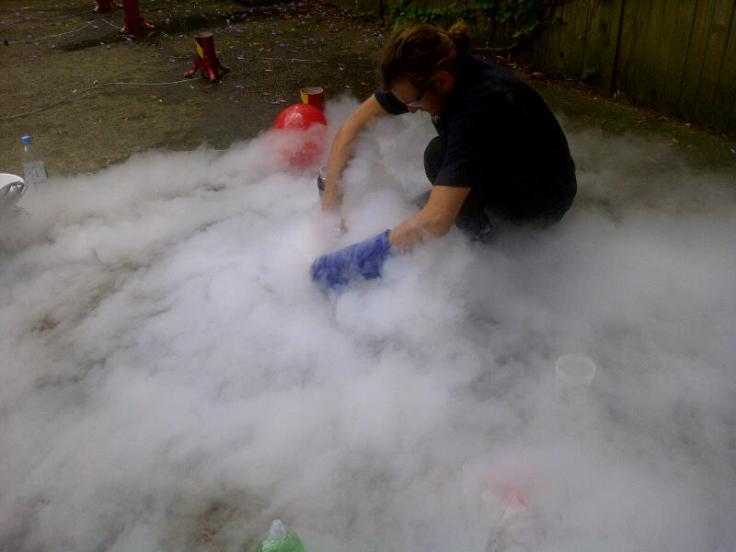 CSIRO Mike makes strawberry liquid nitrogen ice-cream
