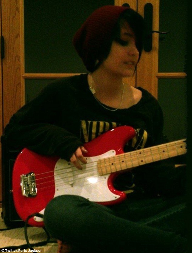 article-2280836-17AAD314000005DC-188_634x835