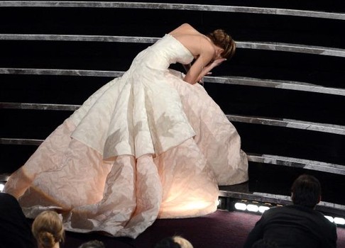 jennifer lawrence trips oscars