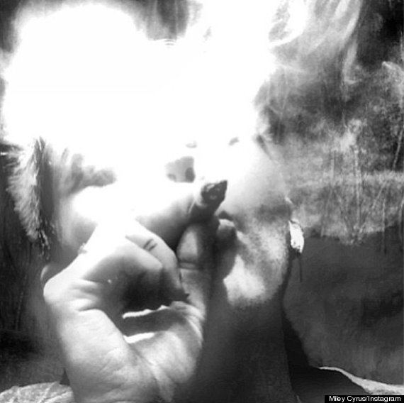 MILEY-CYRUS-SMOKES