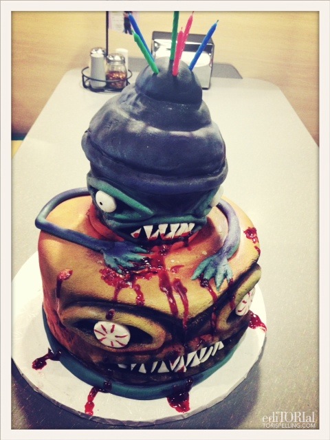 tori-spelling-zombie-cake