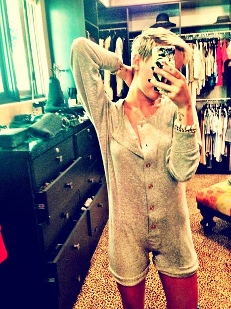 miley-cyrus-onesie