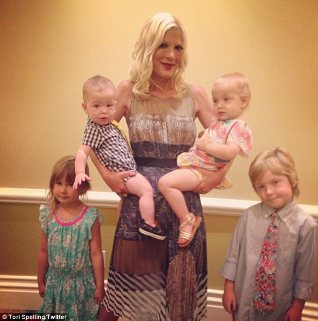 tori-spelling-mum