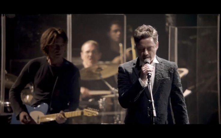 robert-downey-sting-singing