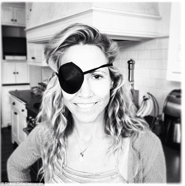 sheryl-crow-eyepatch