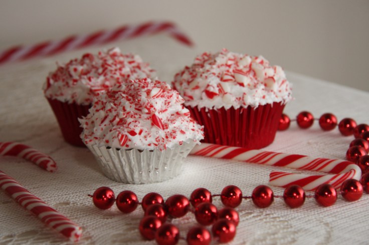 candy-cane-cupcakes