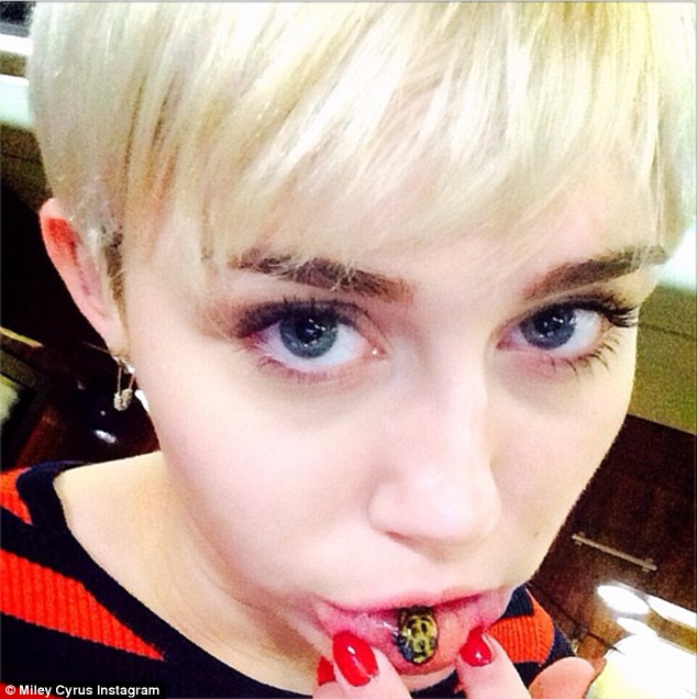 miley-sad-kitty-tattoo