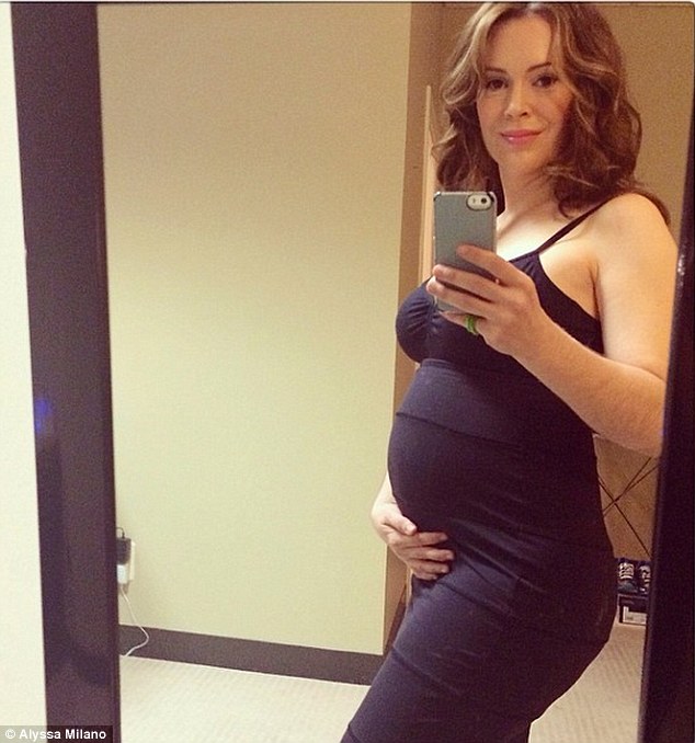 alyssa-milano-pregnant