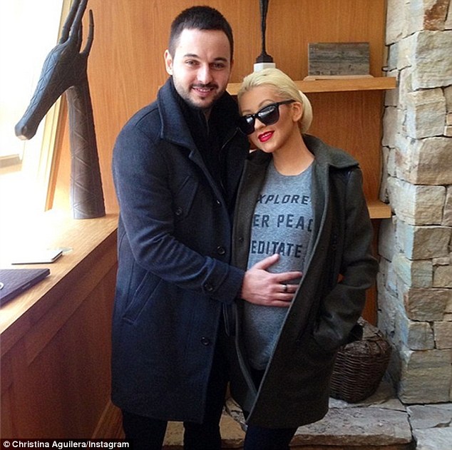 christina-aguilera-baby-bump