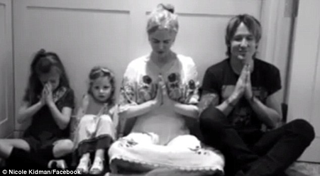 nicole-kidman-praying